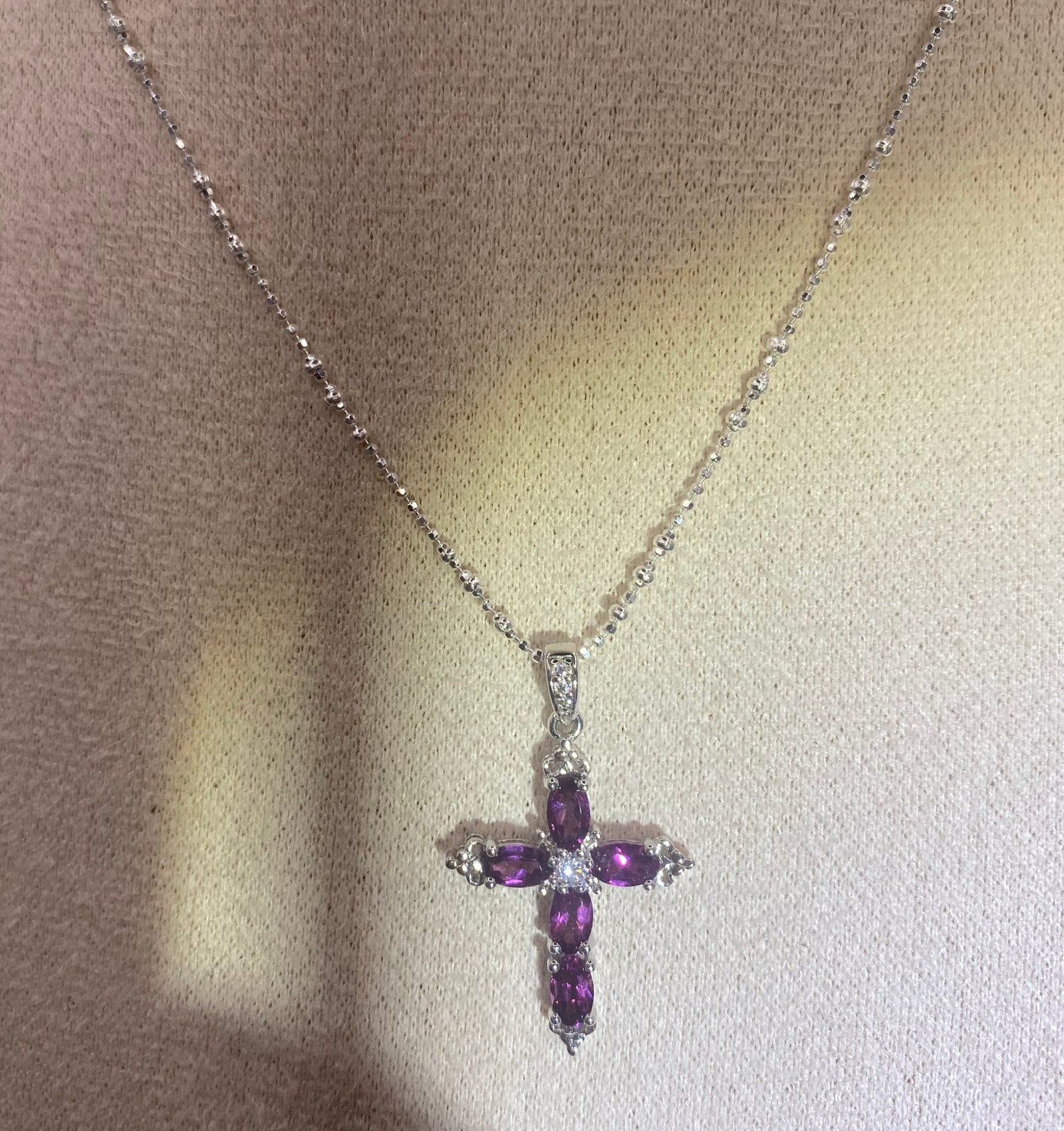 Cruz Amatista Violeta – Collar de Plata 925 - Imagen 2