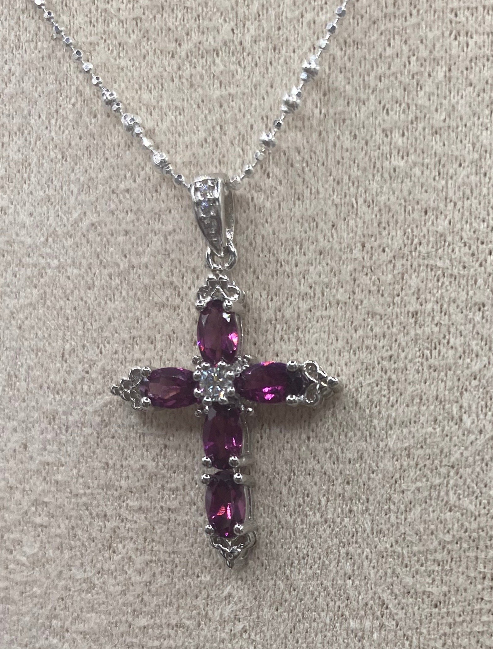 Cruz Amatista Violeta – Collar de Plata 925