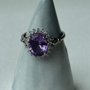 Anillo "Aura Imperial" – Plata de Ley 925 y Amatista Facetada