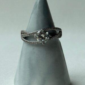 Anillo "Destello Infinito" – Plata de Ley 925 y Moissanita Brillante