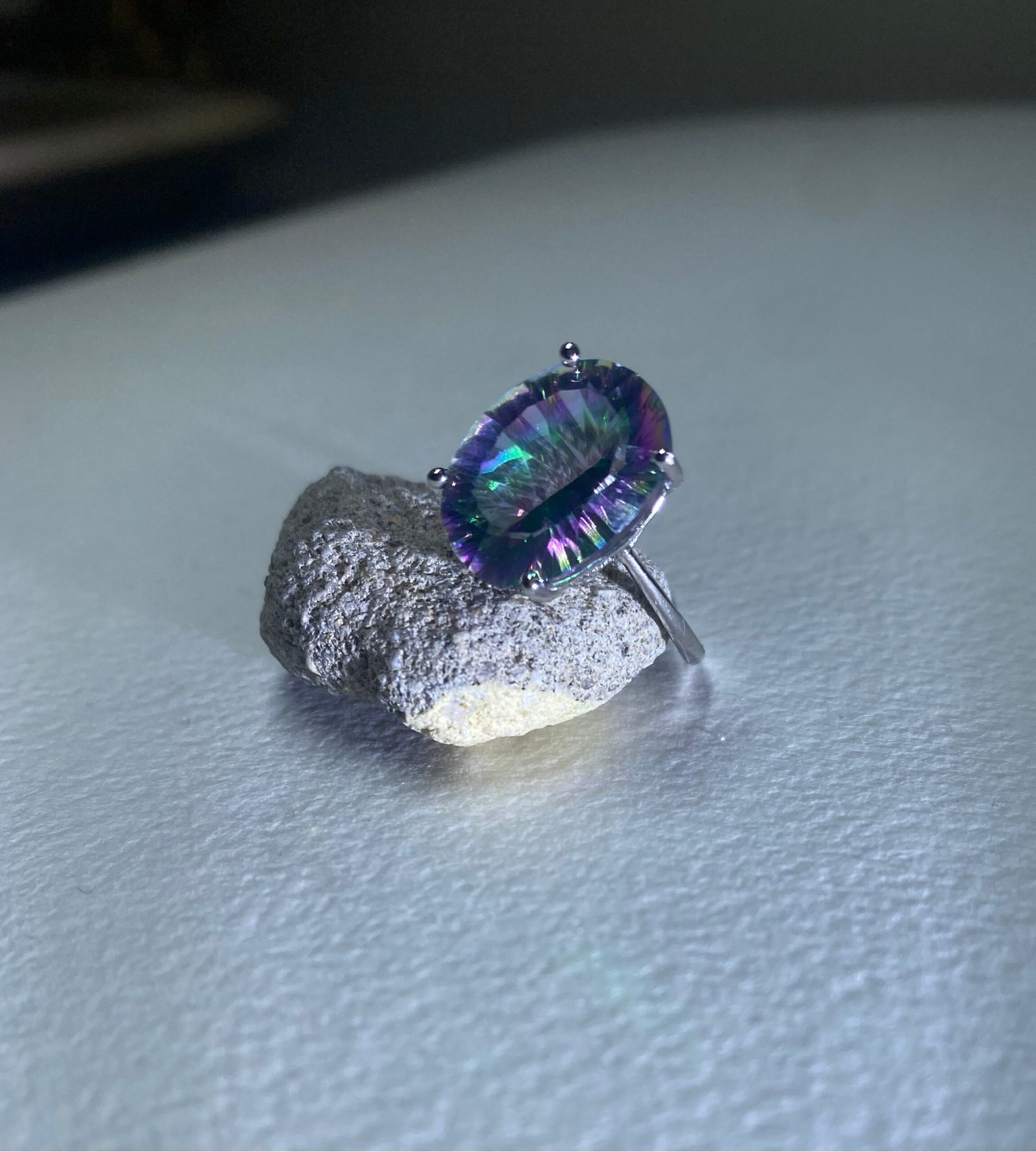 Anillo "Prisma Estelar" – Cuarzo Místico XL y Plata 925