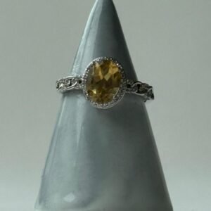 Anillo "Destello Solar" – Plata de Ley 925 y Citrino Radiante