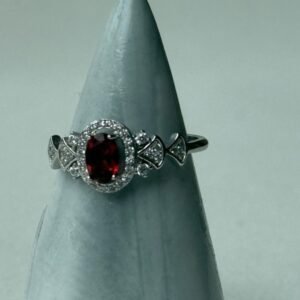 Anillo "Pasión Real" – Plata de Ley 925, Granate y Circonia