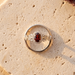 Anillo Eterna – Granate y Plata 925