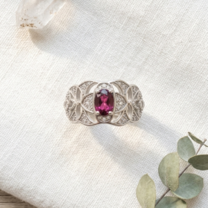 Anillo Noble – Granate y Plata de Ley 925