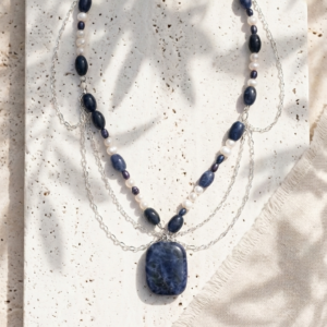 Collar Adriático - Perlas de rio, sodalita y acero