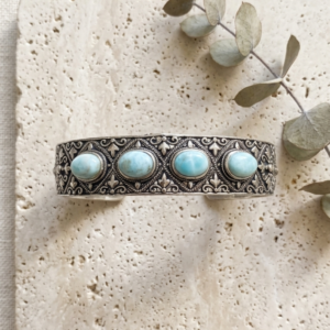 Brazalete Aegea- Aleación y Larimar